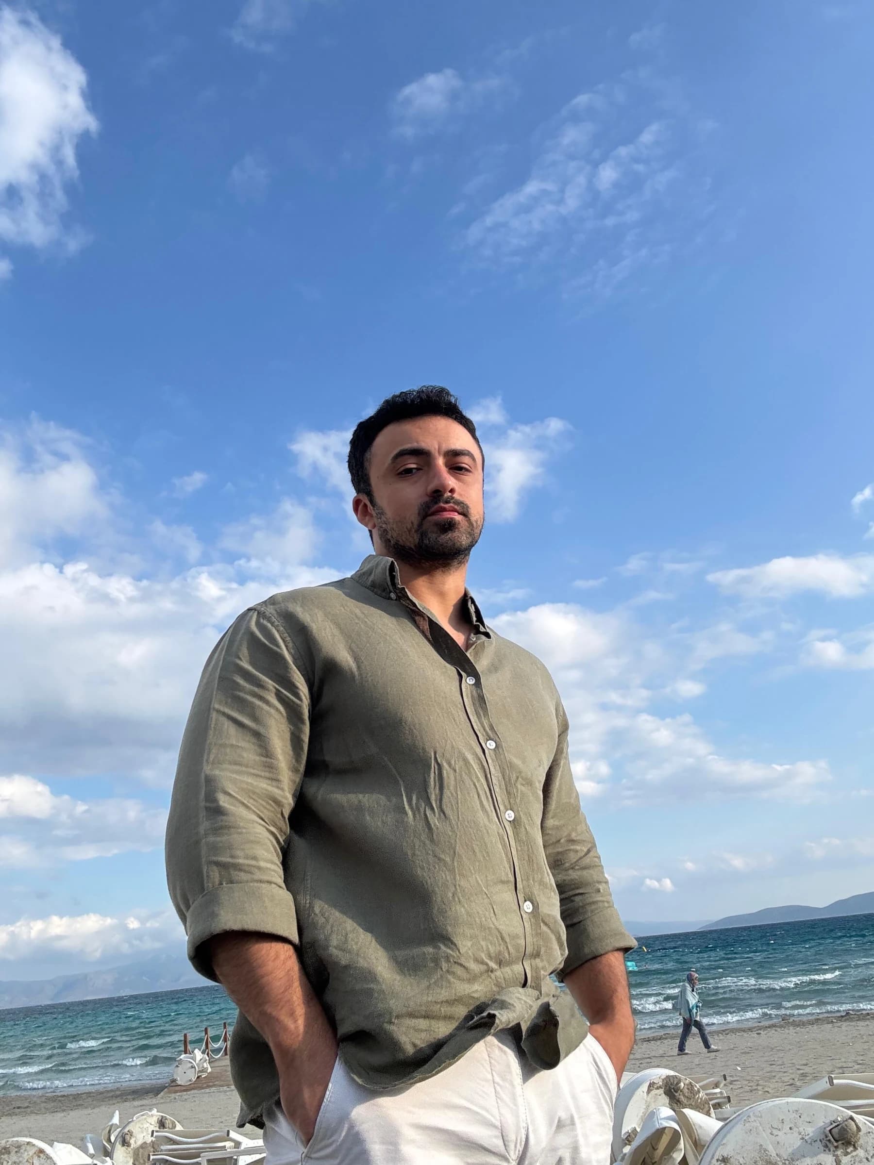 Yağız Cem Yılmaz, Ege kıyısında portre